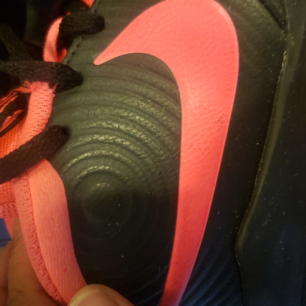 💫Nike Team Hustle D 9 Black and Pink Sneakers - Picture 6 of 10